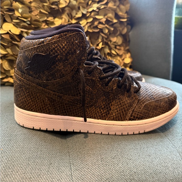 Nike Air Jordan 1 Retro High OG - Picture 5 of 7